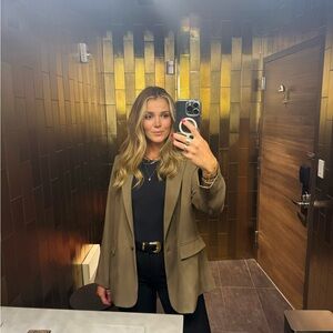 Meet your Posher, Ashlyn